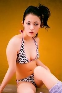 Asian Mayuko Bikini Showcase