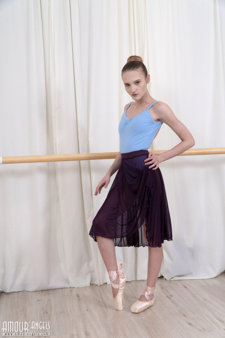 Cutie naked while dancing