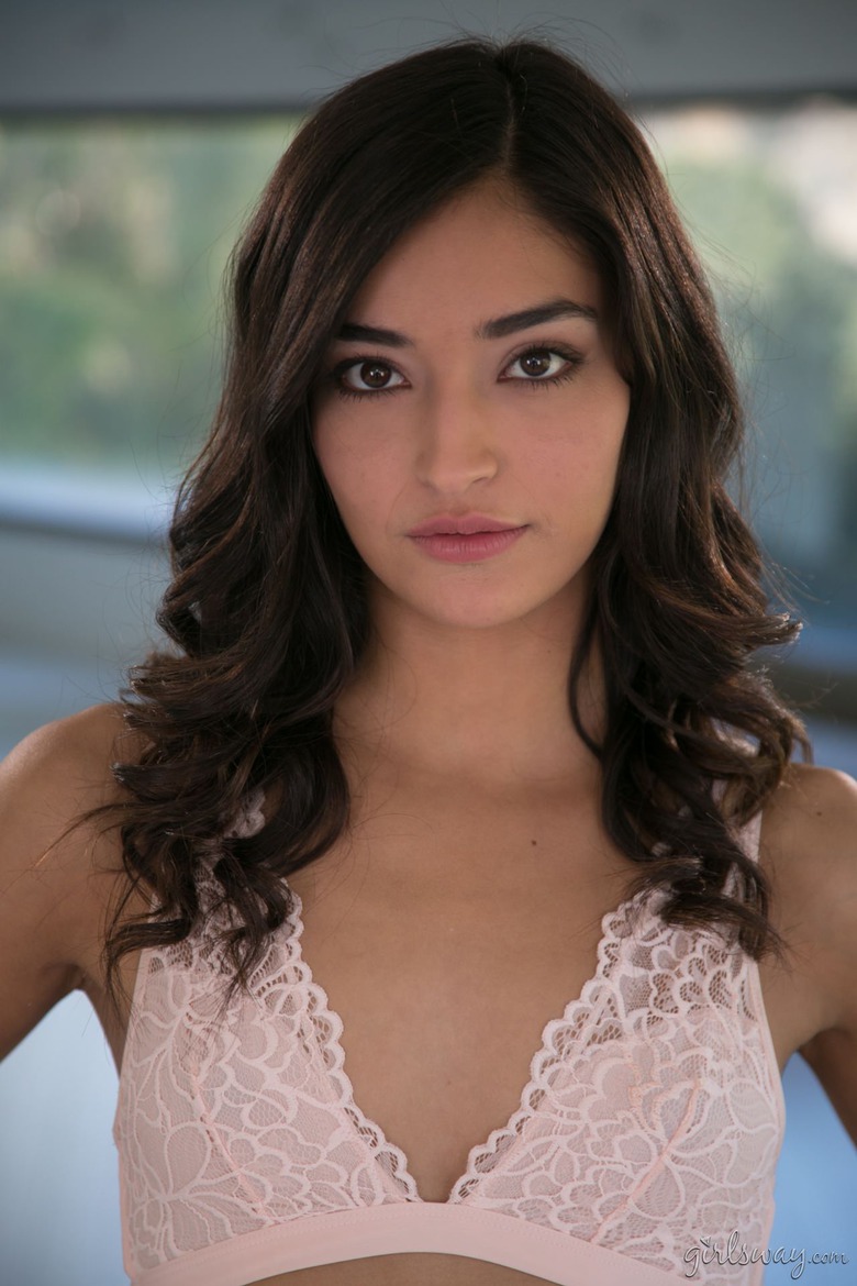Glamour - Emily Willis