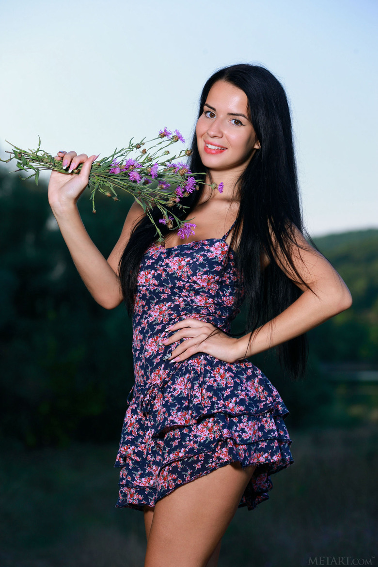 Glamour Beauty Babe Lola Marron
