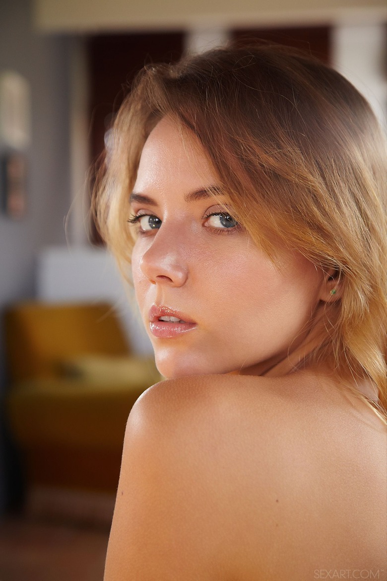 Gorgeous Mango A Is Having A Relaxing Time Hanging Out